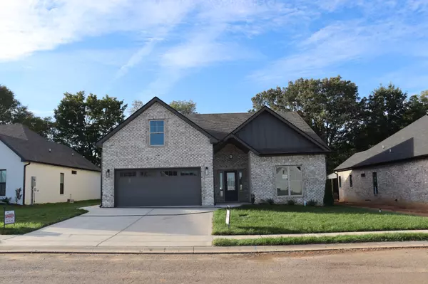 718 Southern Pine Trl, Clarksville, TN 37043