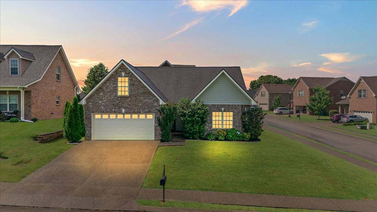 3028 Honeysuckle Dr, Spring Hill, TN 37174