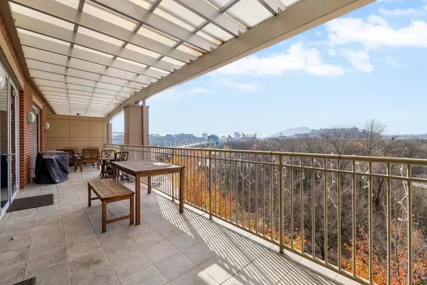 Chattanooga, TN 37405,4 Cherokee Boulevard #409