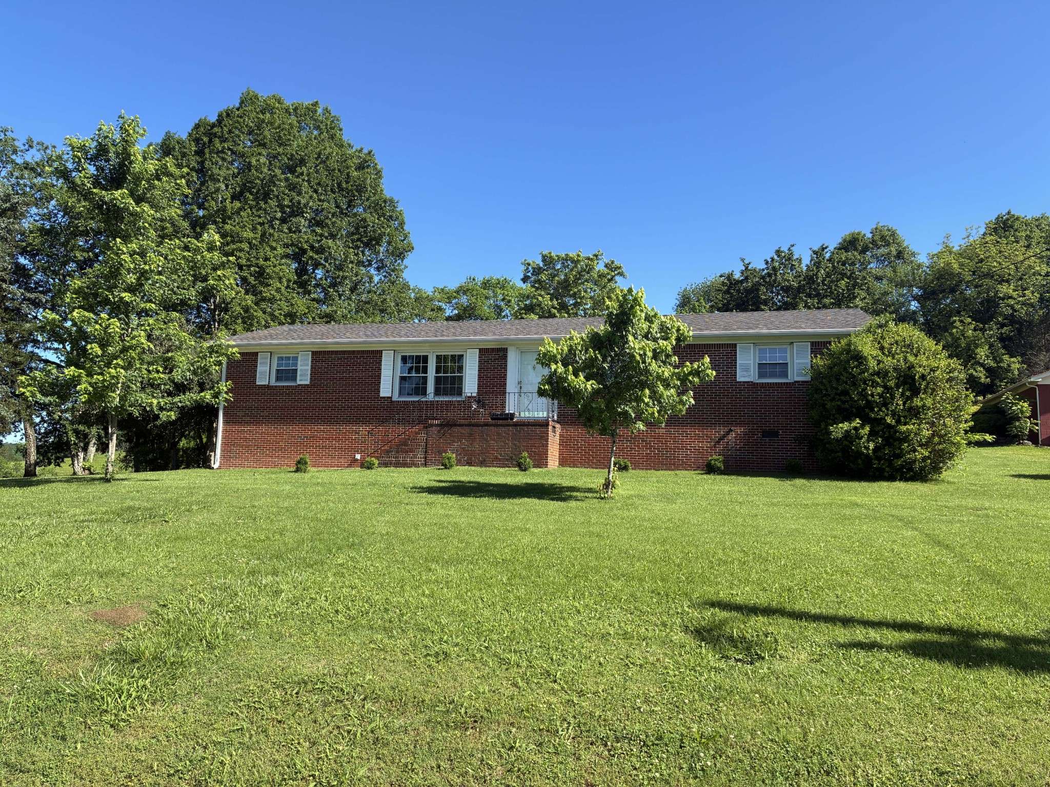 Woodbury, TN 37190,305 Hillview Dr