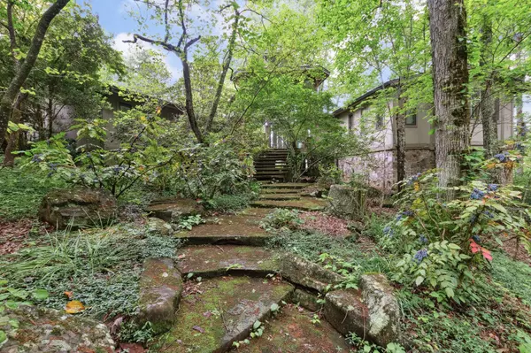 Monteagle, TN 37356,232 Hollingsworth Cove Rd