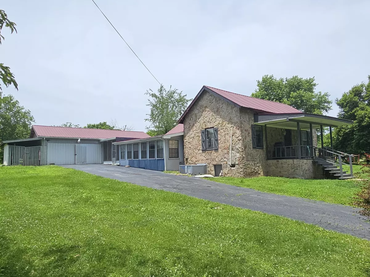 Palmer, TN 37365,273 E Lee Dr
