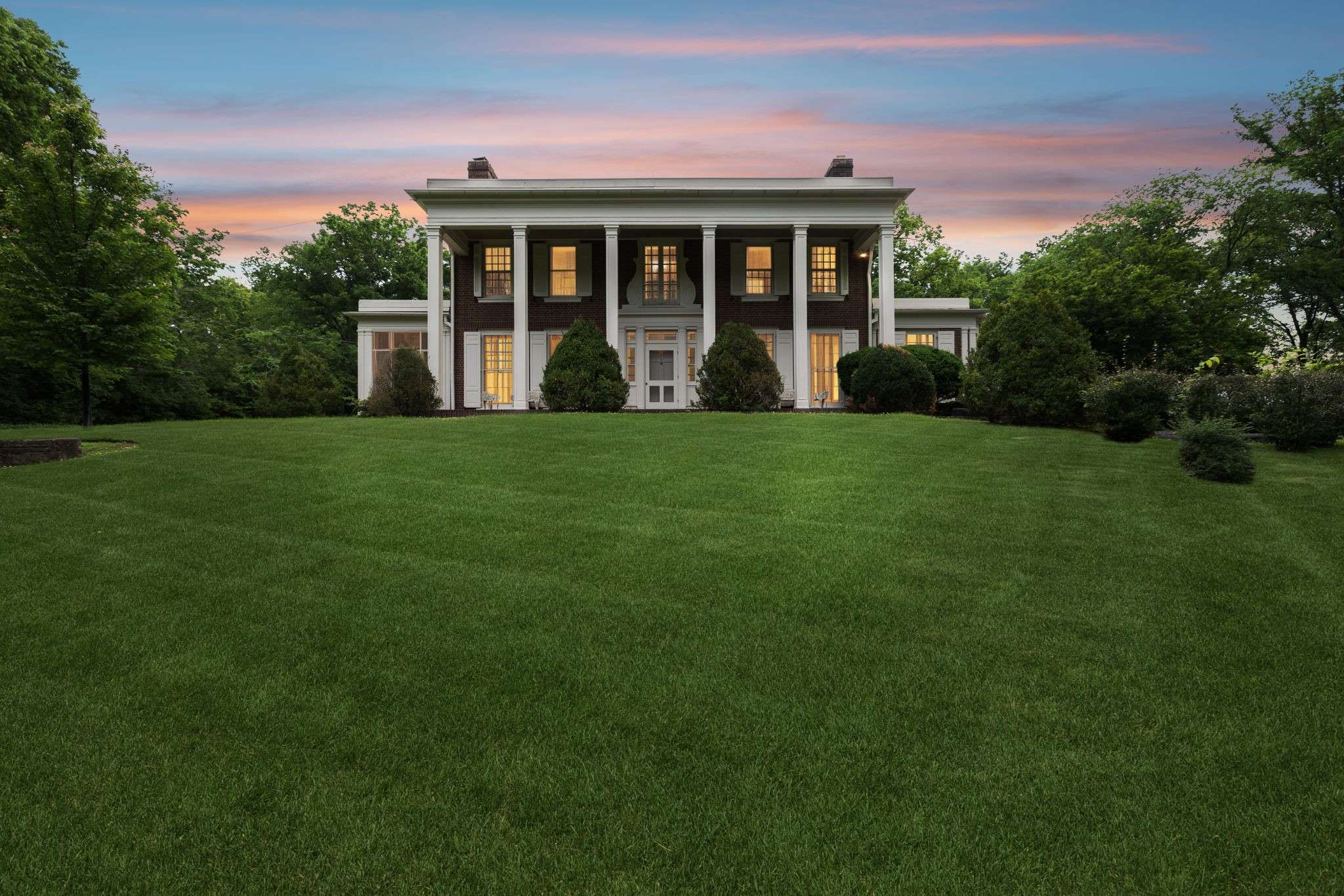 820 Overton Ln, Nashville, TN 37220