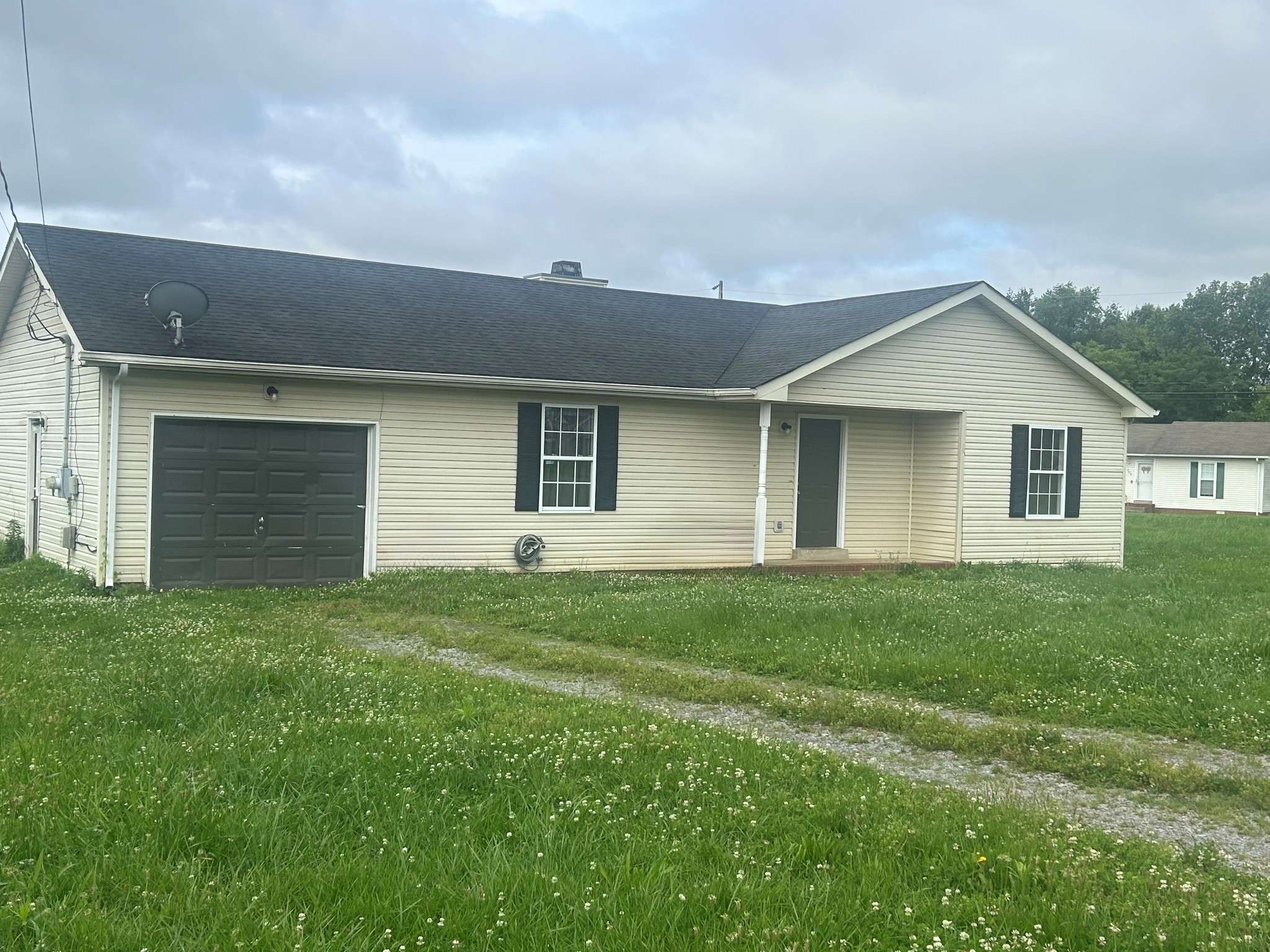 702 Carbondale Dr, Oak Grove, KY 42262