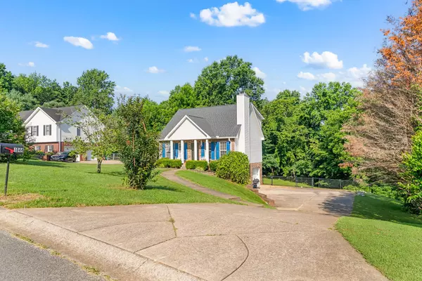 1044 Heatherwood Rd, Pleasant View, TN 37146