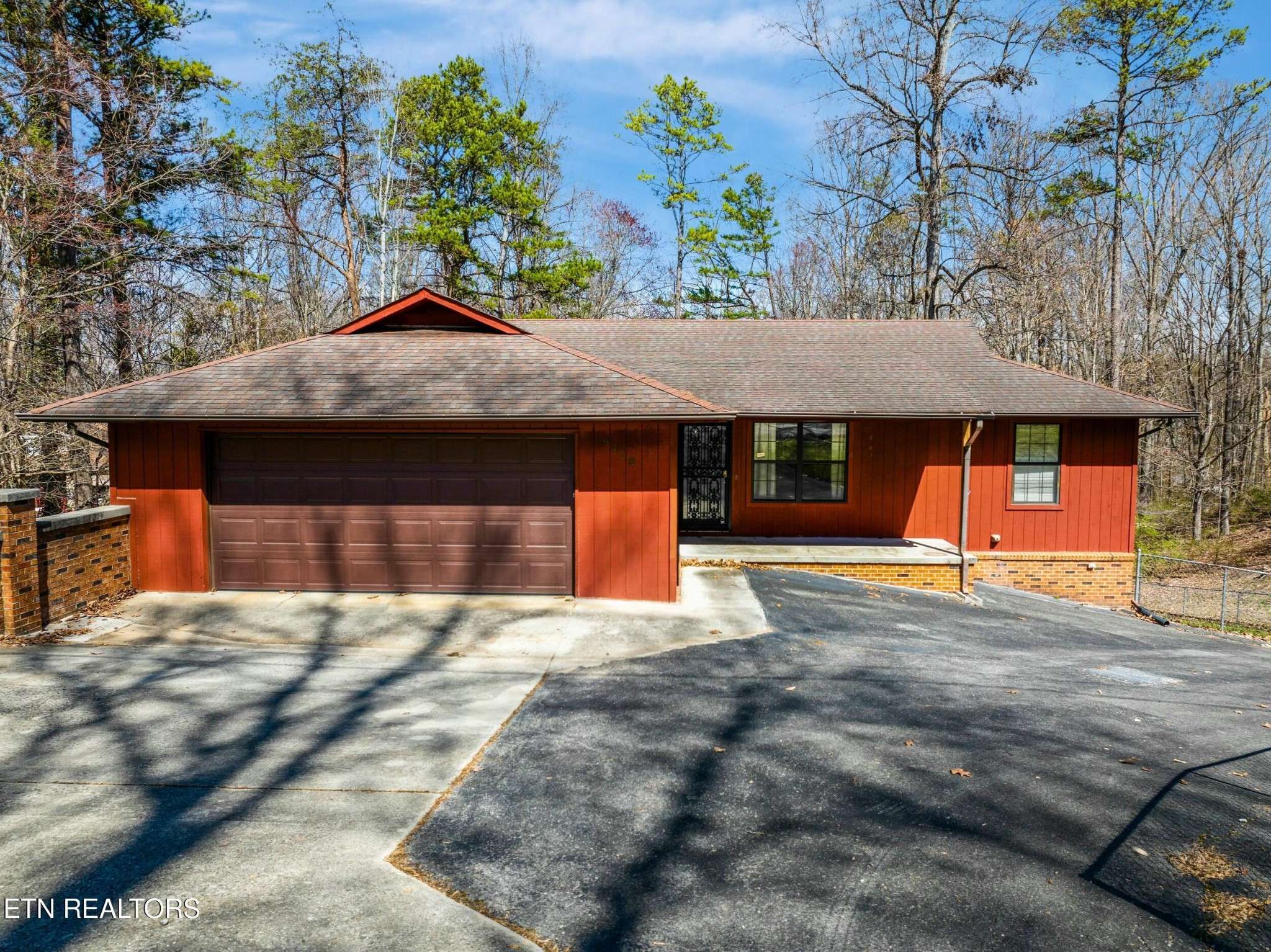 9419 Jim Loy Drive, Strawberry Plains, TN 37871