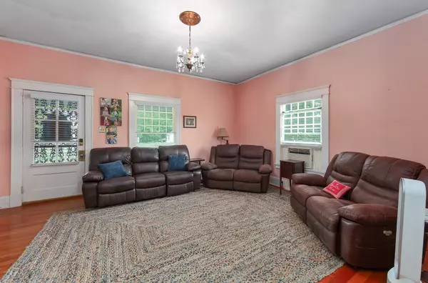 Jackson, TN 38301,518 S Massachusetts St