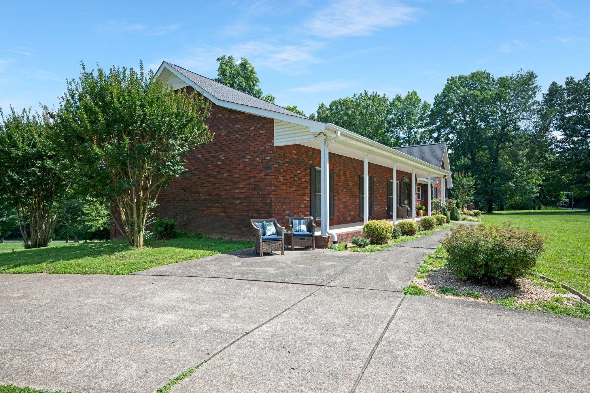Dickson, TN 37055,398 N Hummingbird Ln