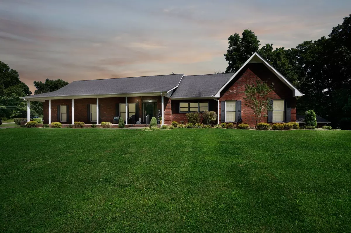 Dickson, TN 37055,398 N Hummingbird Ln