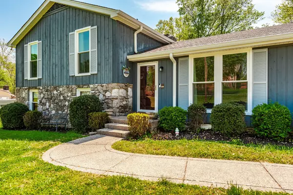 823 Cumberland Hills Dr, Hendersonville, TN 37075