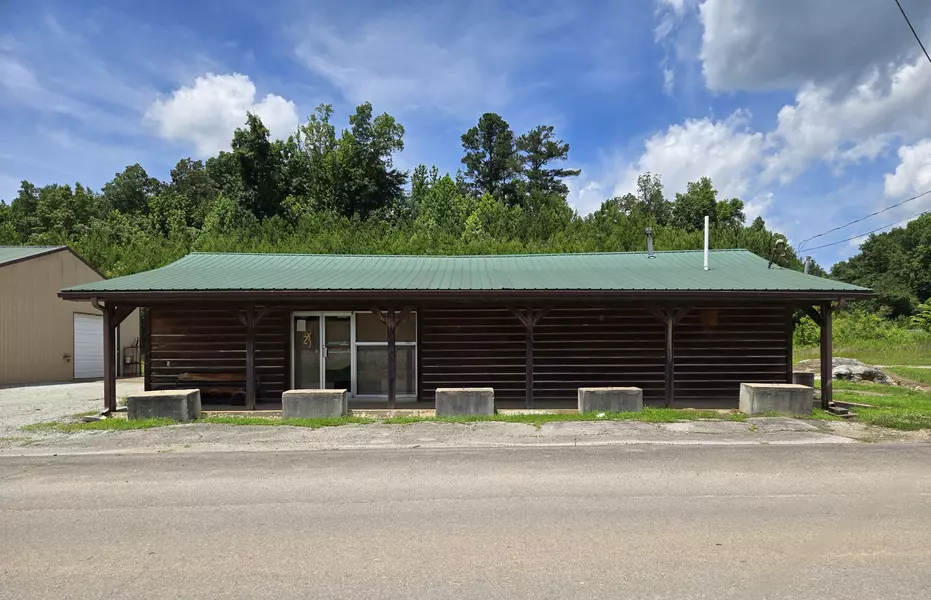 265 W Railroad St, Waverly, TN 37185