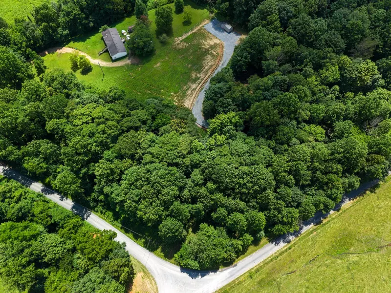 1360 Shrum Cemetery Rd, Westmoreland, TN 37186