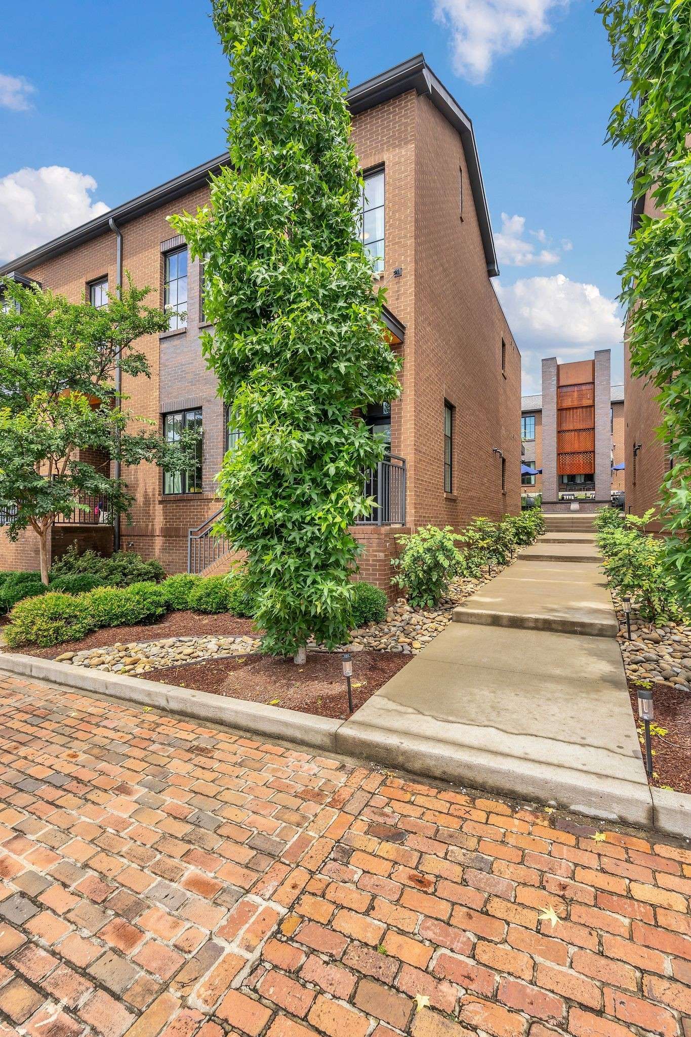 Nashville, TN 37208,1320 5th Ave #N #4