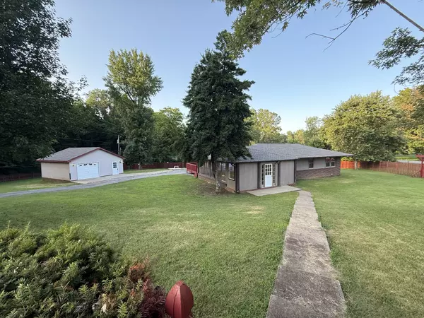 12 W Bel Air Blvd, Clarksville, TN 37042