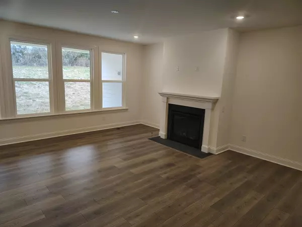 Fairview, TN 37062,7923 Pine St