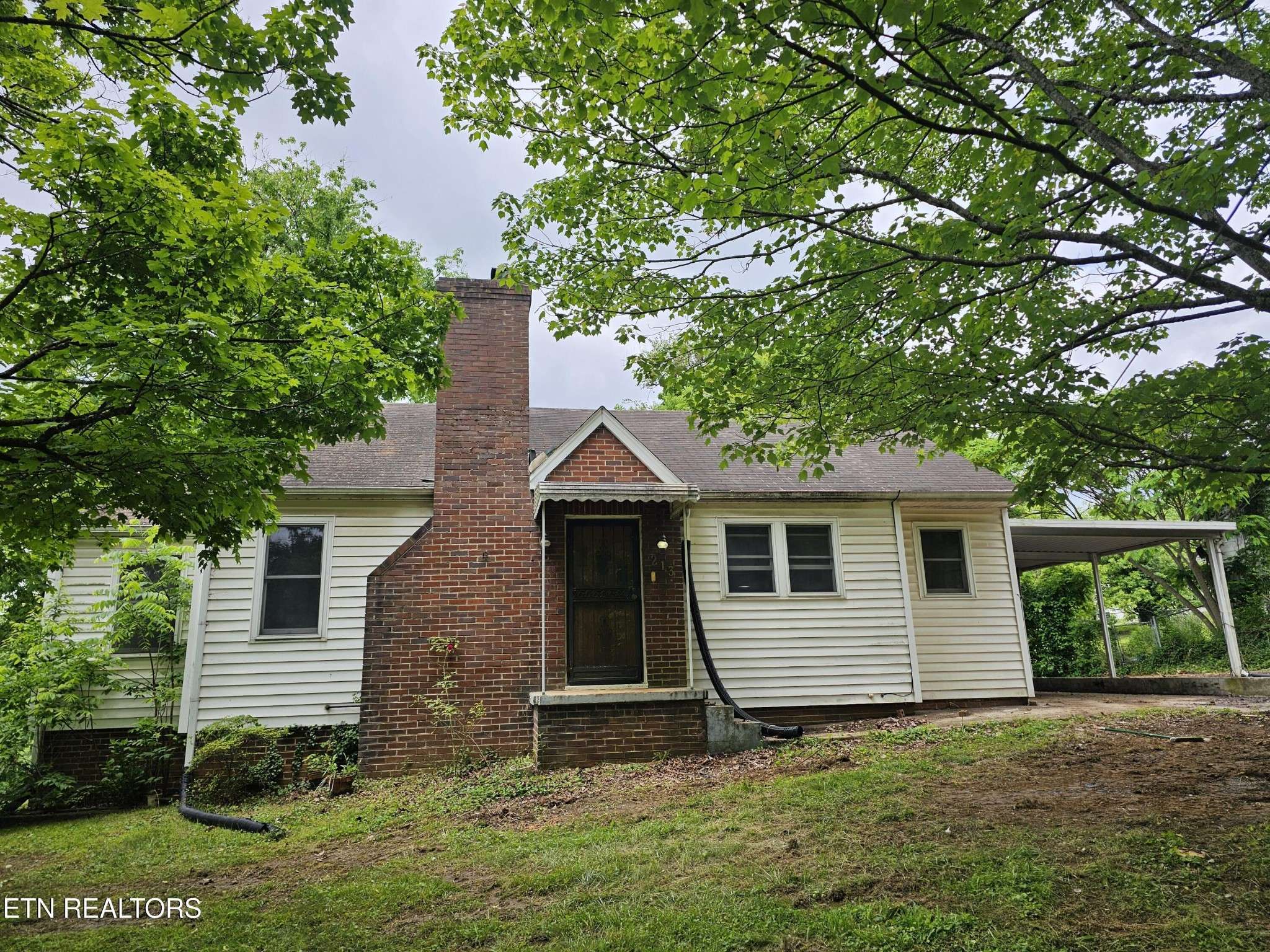 213 N Stooksbury Rd, Knoxville, TN 37914