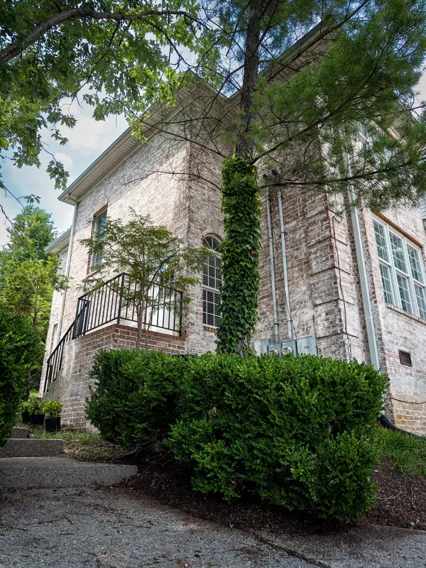527 32nd Ave #S, Nashville, TN 37212