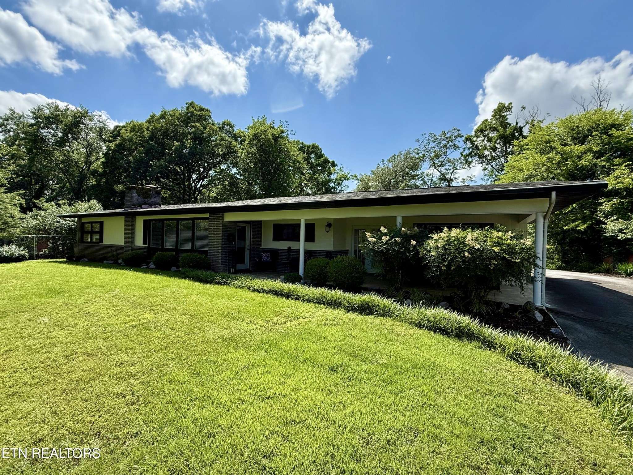 2815 Thomas Drive, Maryville, TN 37804