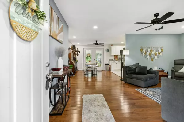 Tennessee Ridge, TN 37178,630 Lakeview Cir