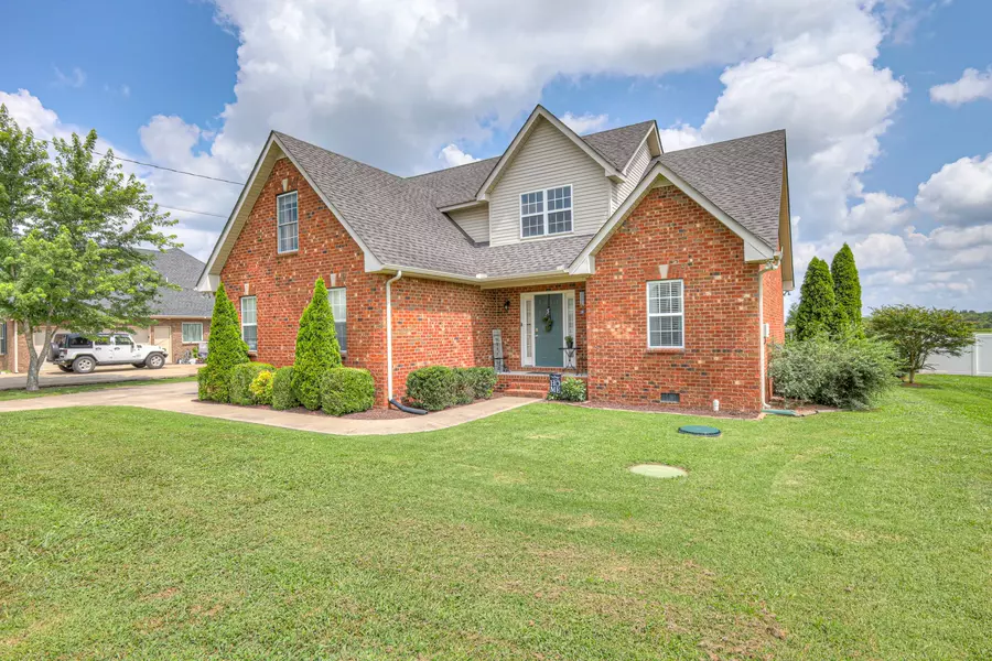 1050 Coral Dr, Murfreesboro, TN 37127