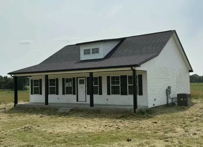 819 Law Rd, Lafayette, TN 37083