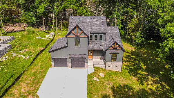 1102 S Graycroft Ave, Madison, TN 37115