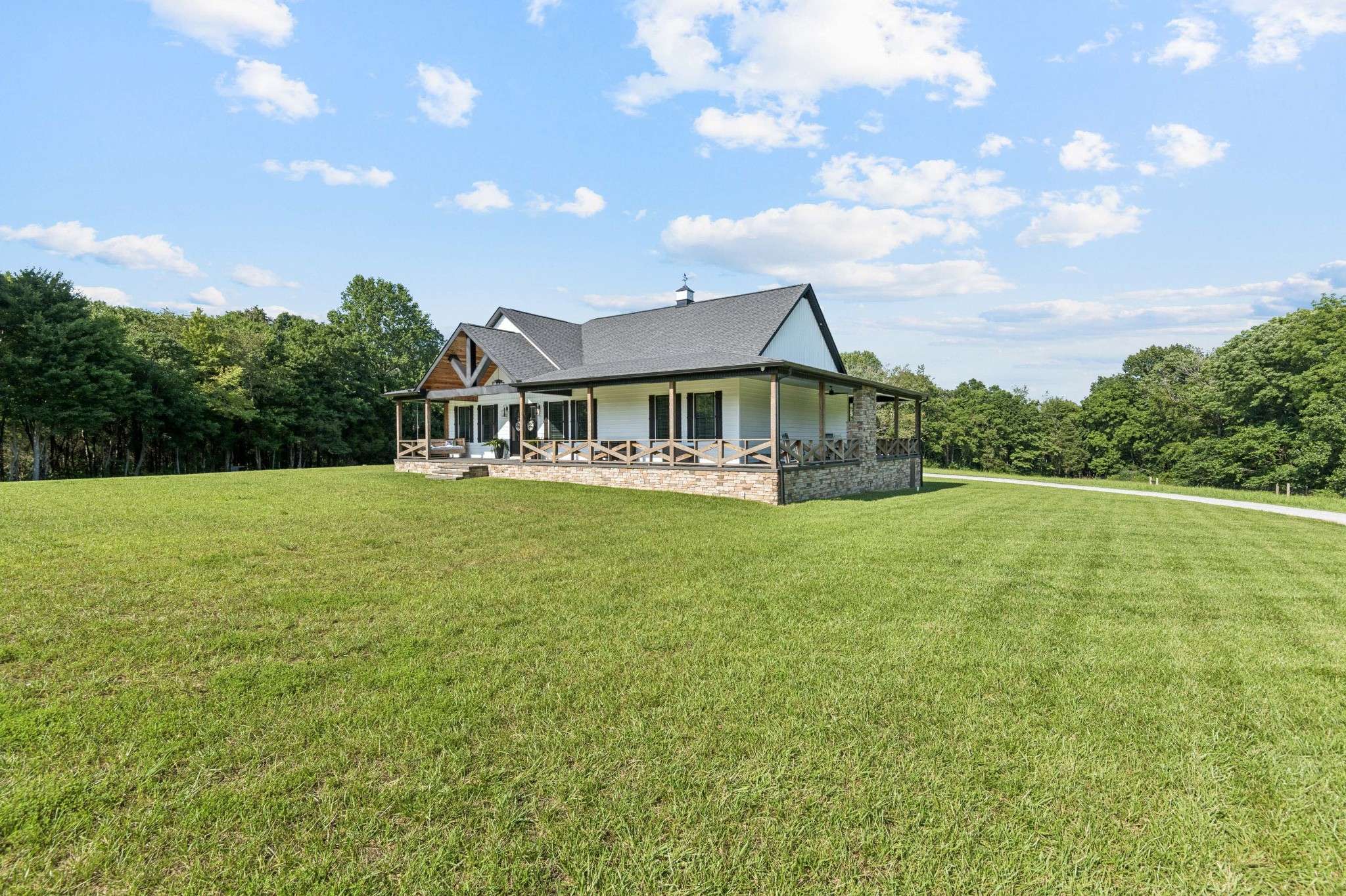 2427 Green Valley Rd, Lafayette, TN 37083