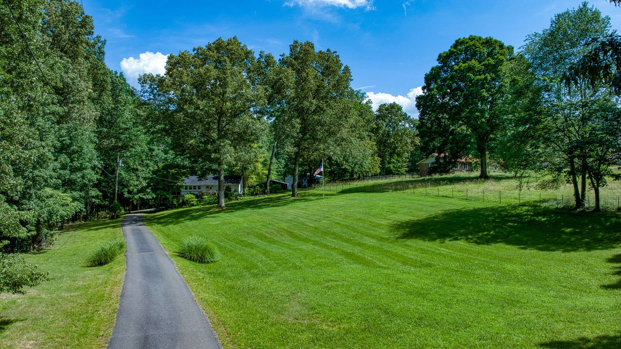 14 Oakwood Ave, Summertown, TN 38483