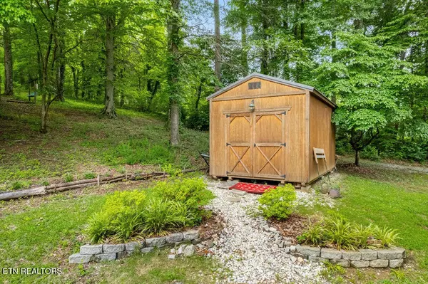 Clinton, TN 37716,1829 Dutch Valley Rd