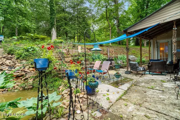 Clinton, TN 37716,1829 Dutch Valley Rd