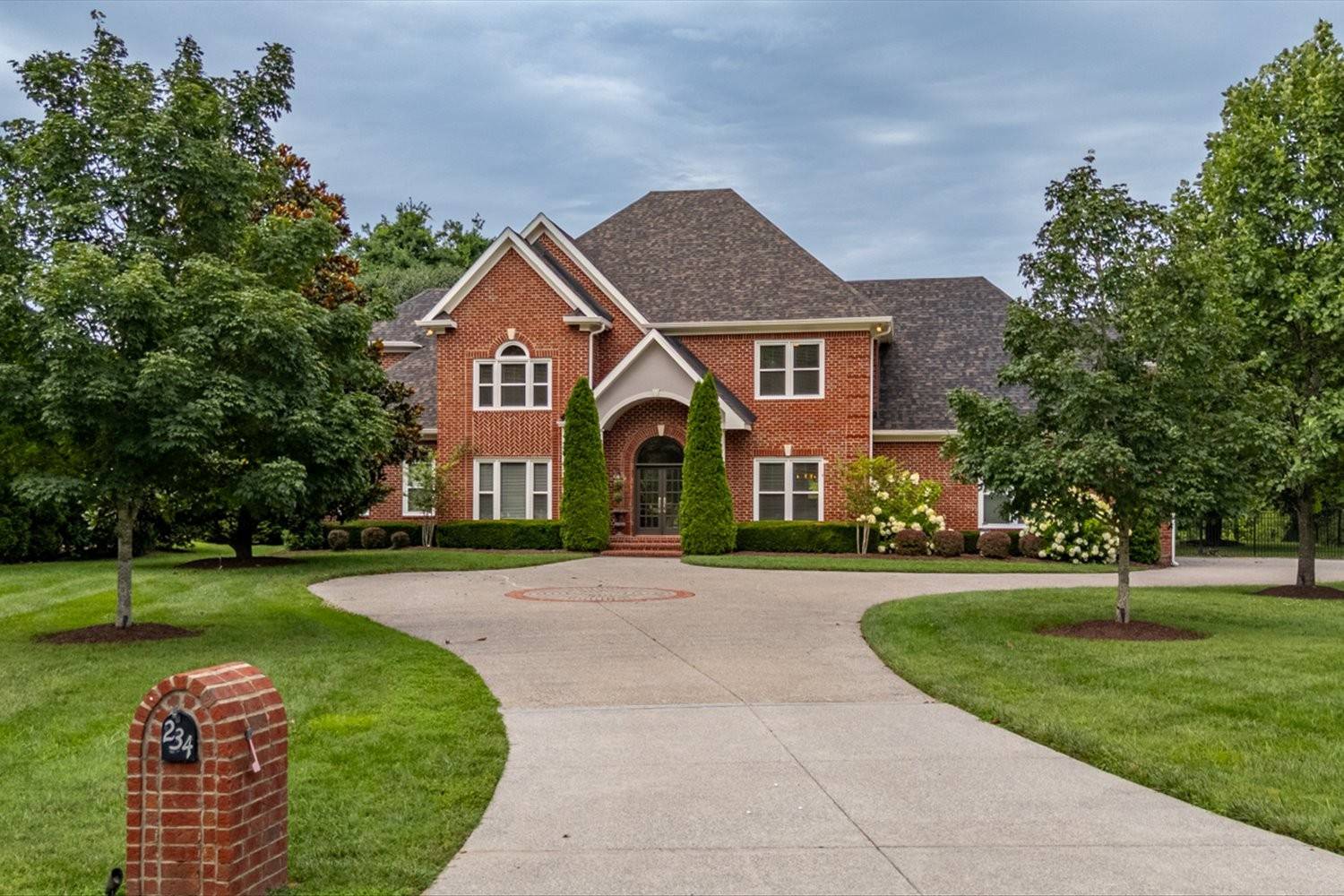 Brentwood, TN 37027,234 Pelham Dr
