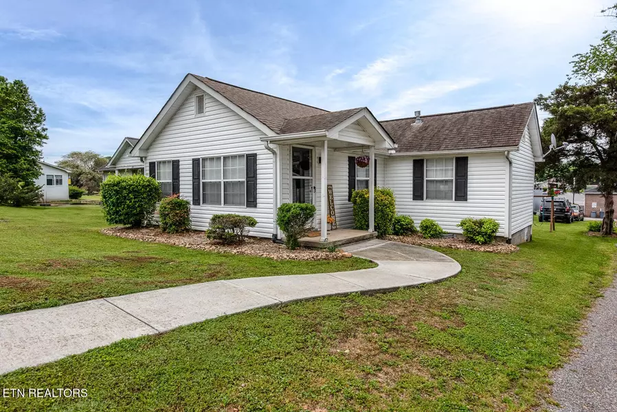 1002 E 1st Ave, Lenoir City, TN 37771