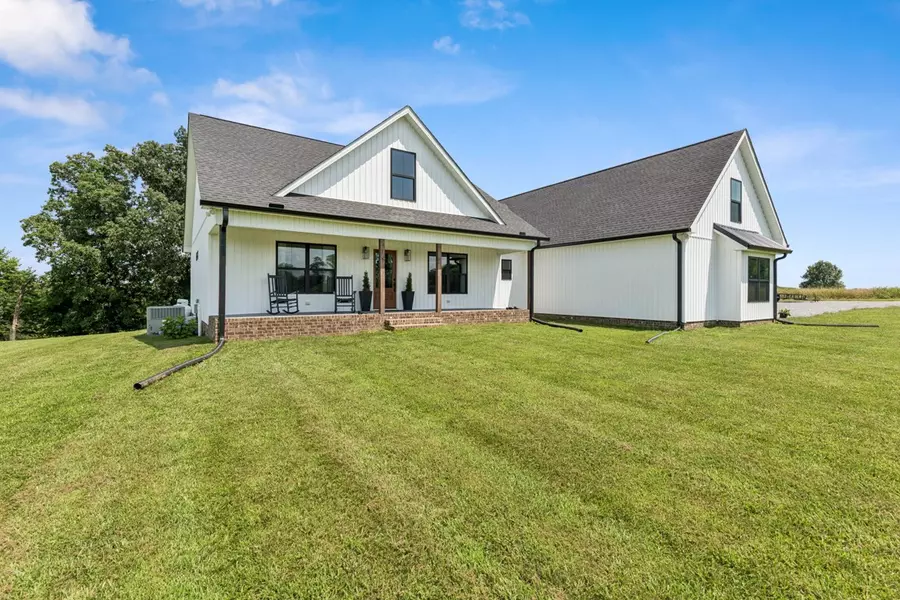 2590 Oakdale Rd, Westmoreland, TN 37186