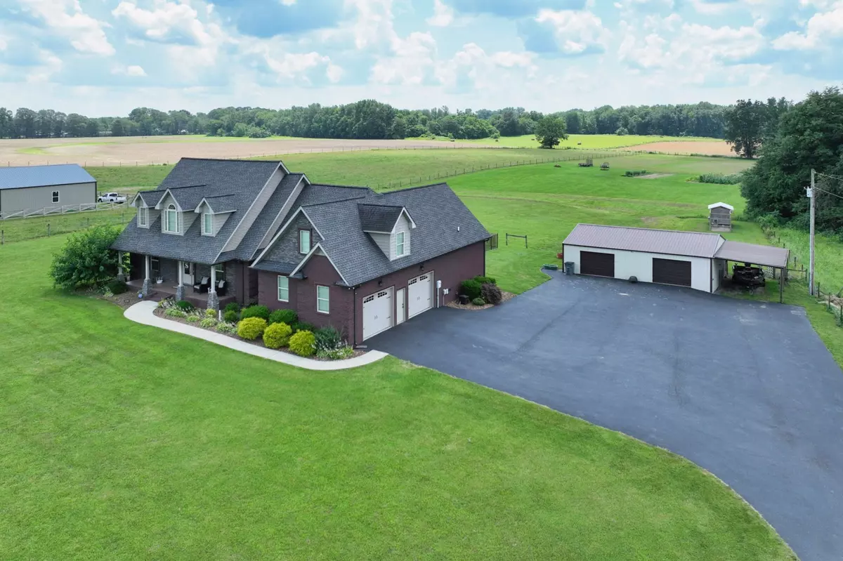 Lafayette, TN 37083,3326 Highway 52 #E