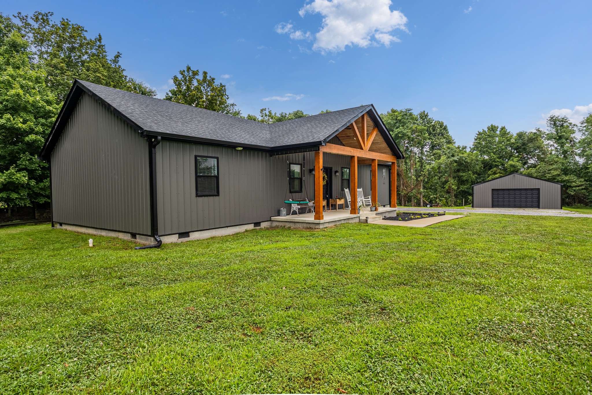 Lafayette, TN 37083,1567 Oak Knob Rd
