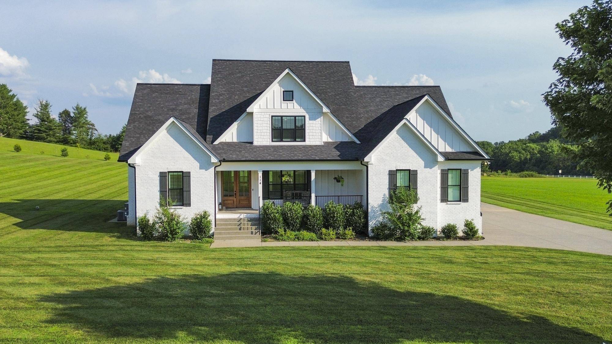 114 Awesome Ave, Cottontown, TN 37048