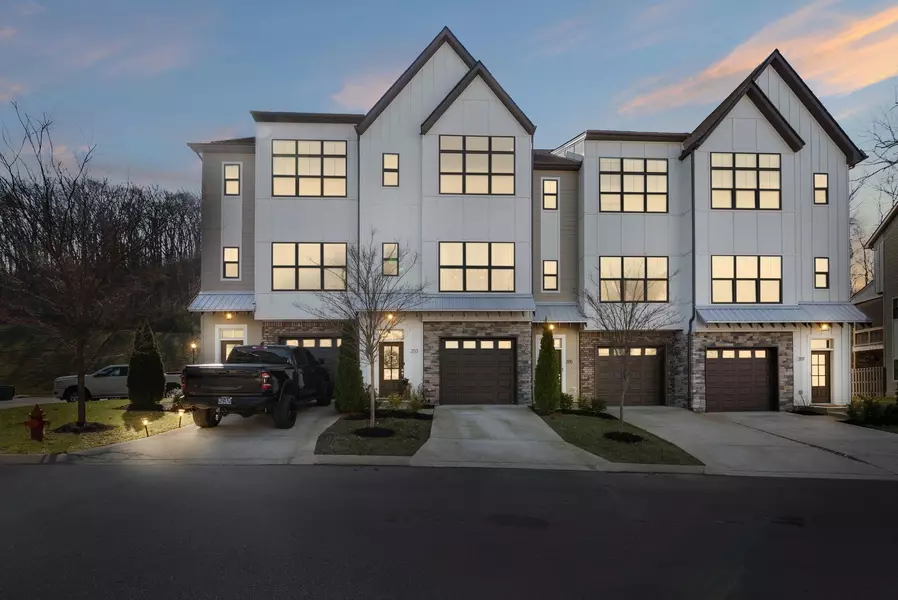 203 Stonecrest Cir, Nashville, TN 37209