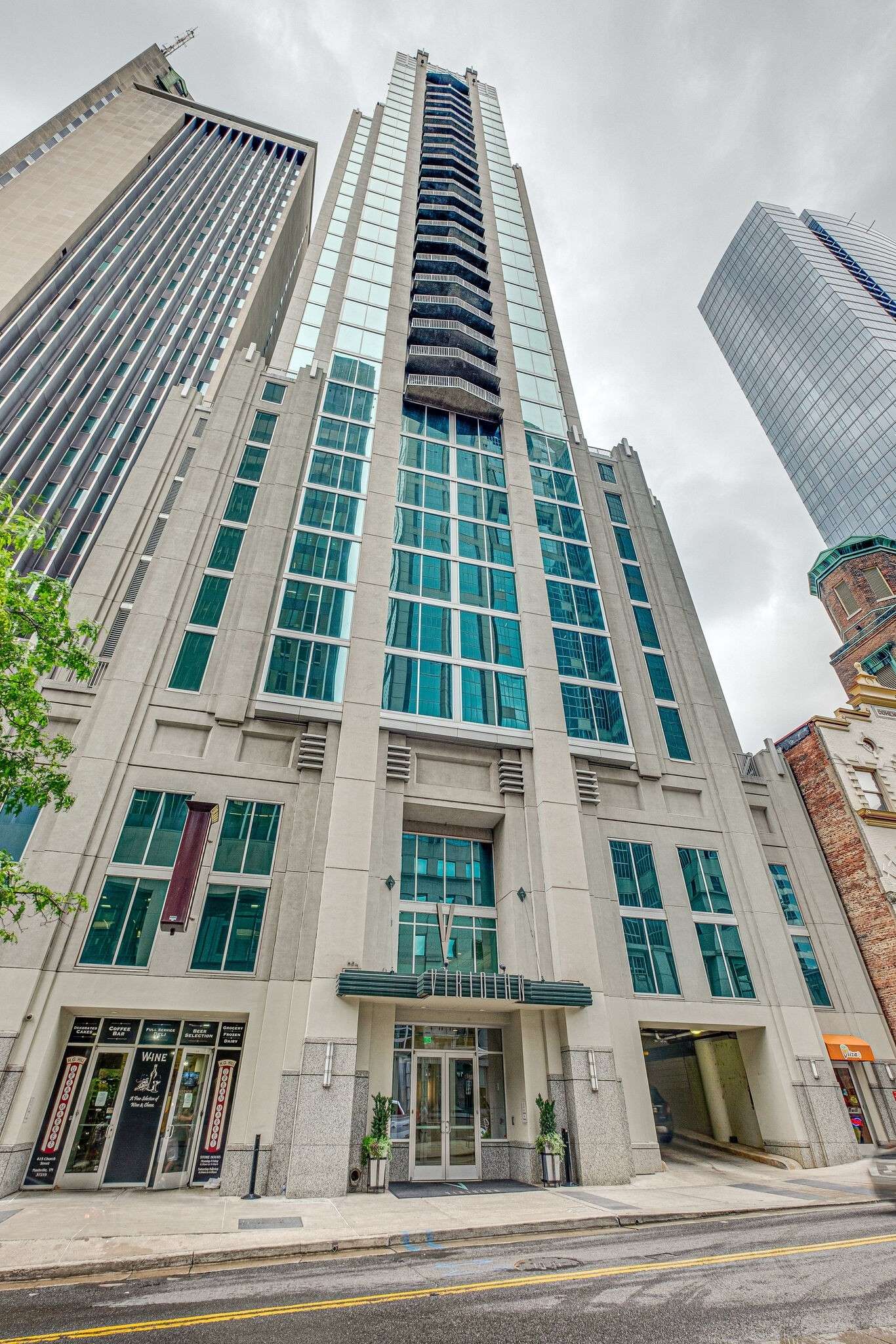 415 Church St #2402, Nashville, TN 37219