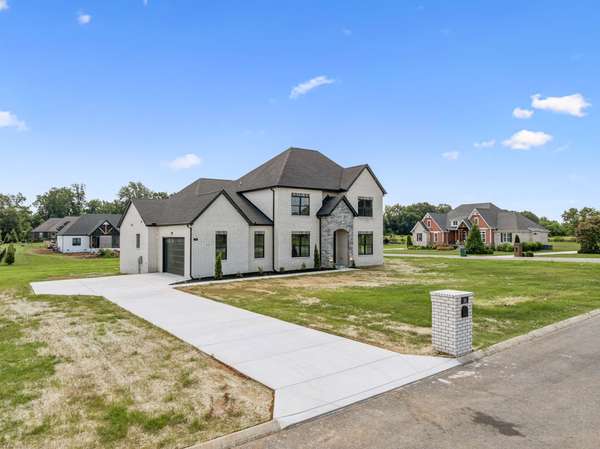 16 Blairmont Ct, Winchester, TN 37398