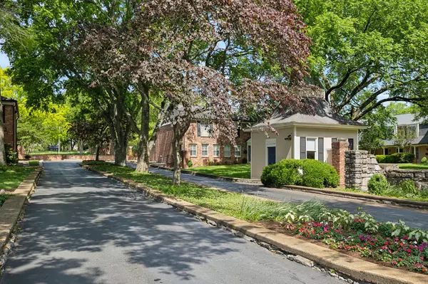 Nashville, TN 37215,5025 Hillsboro Pike #24W