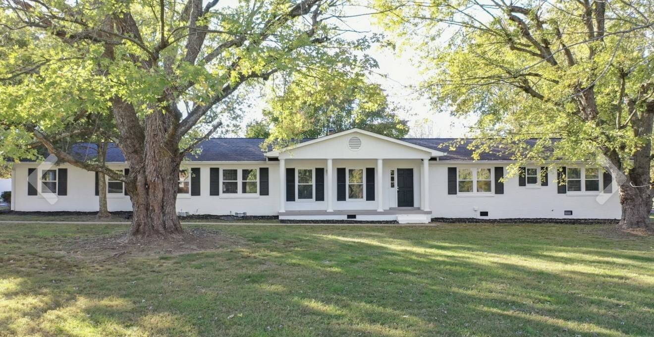 1409 Country Club Dr, Tullahoma, TN 37388