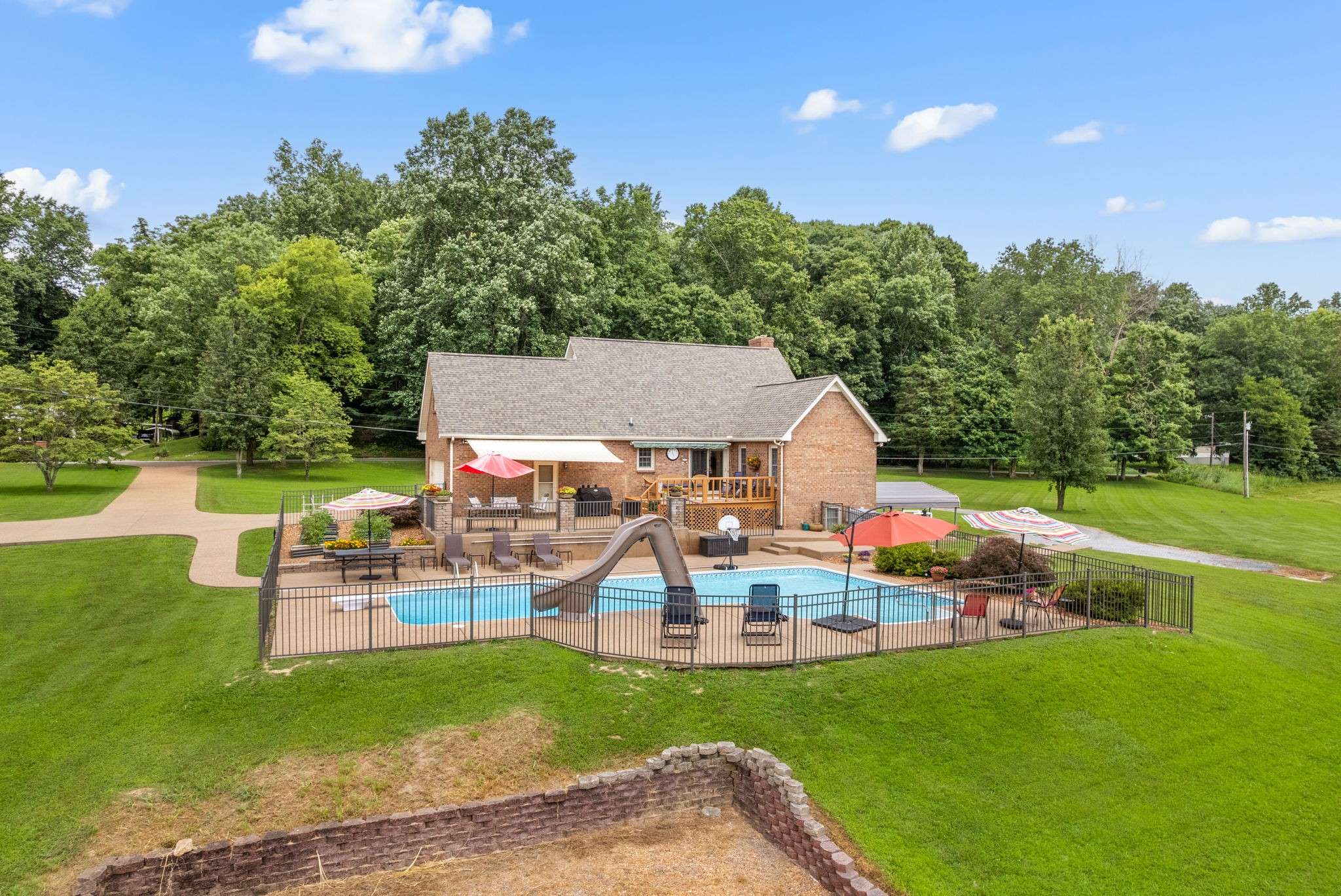 Erin, TN 37061,915 Rocky Hollow Rd