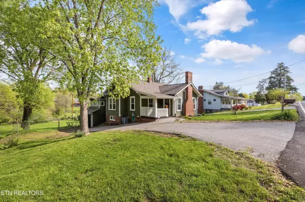 2301 Maple Drive, Knoxville, TN 37918