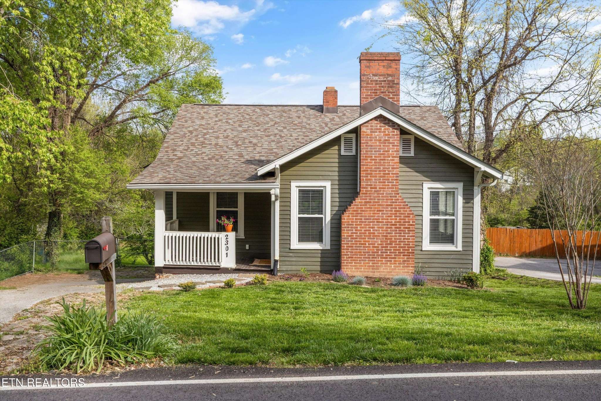Knoxville, TN 37918,2301 Maple Drive