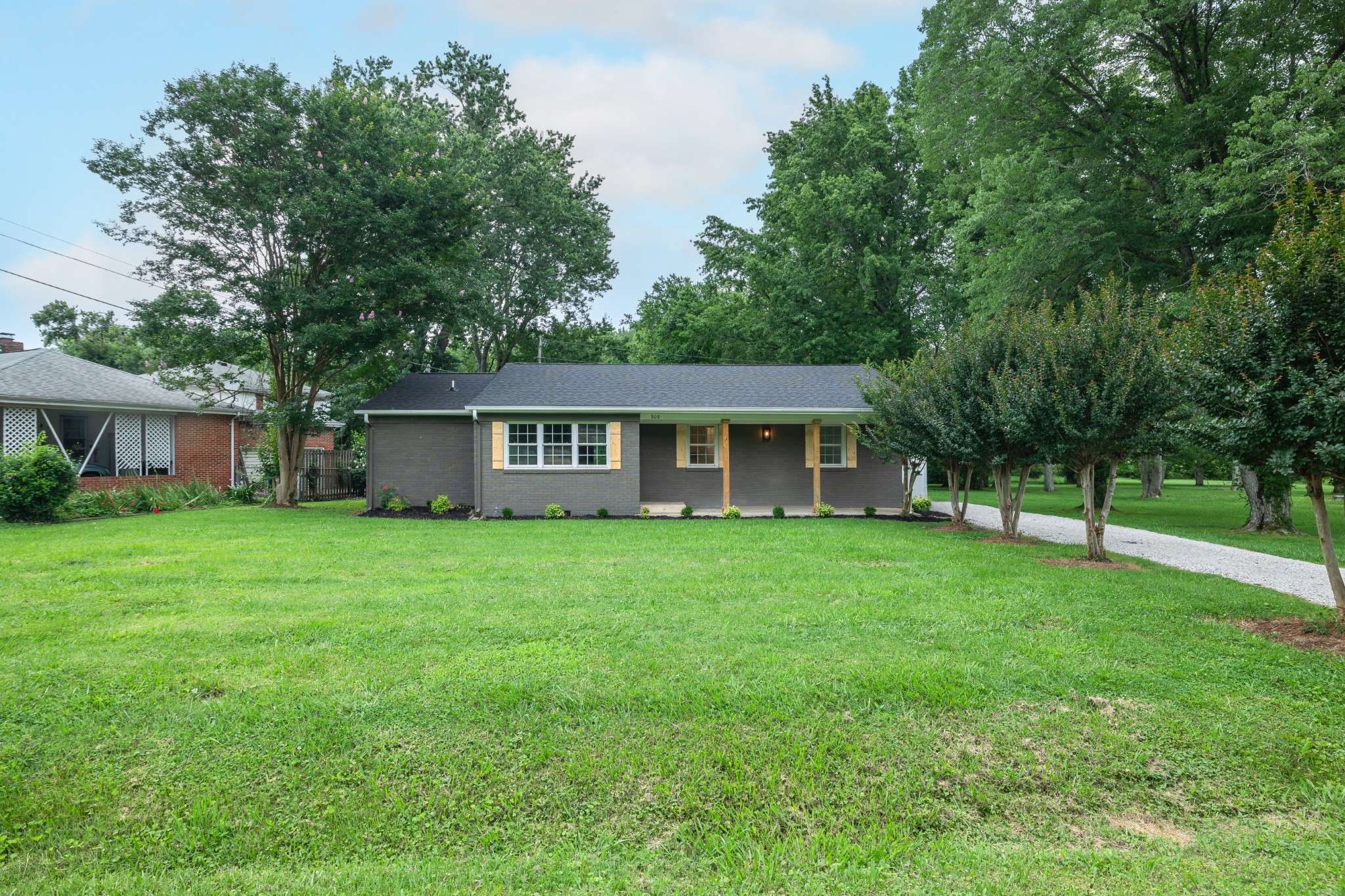 808 Maplehill Dr, Tullahoma, TN 37388
