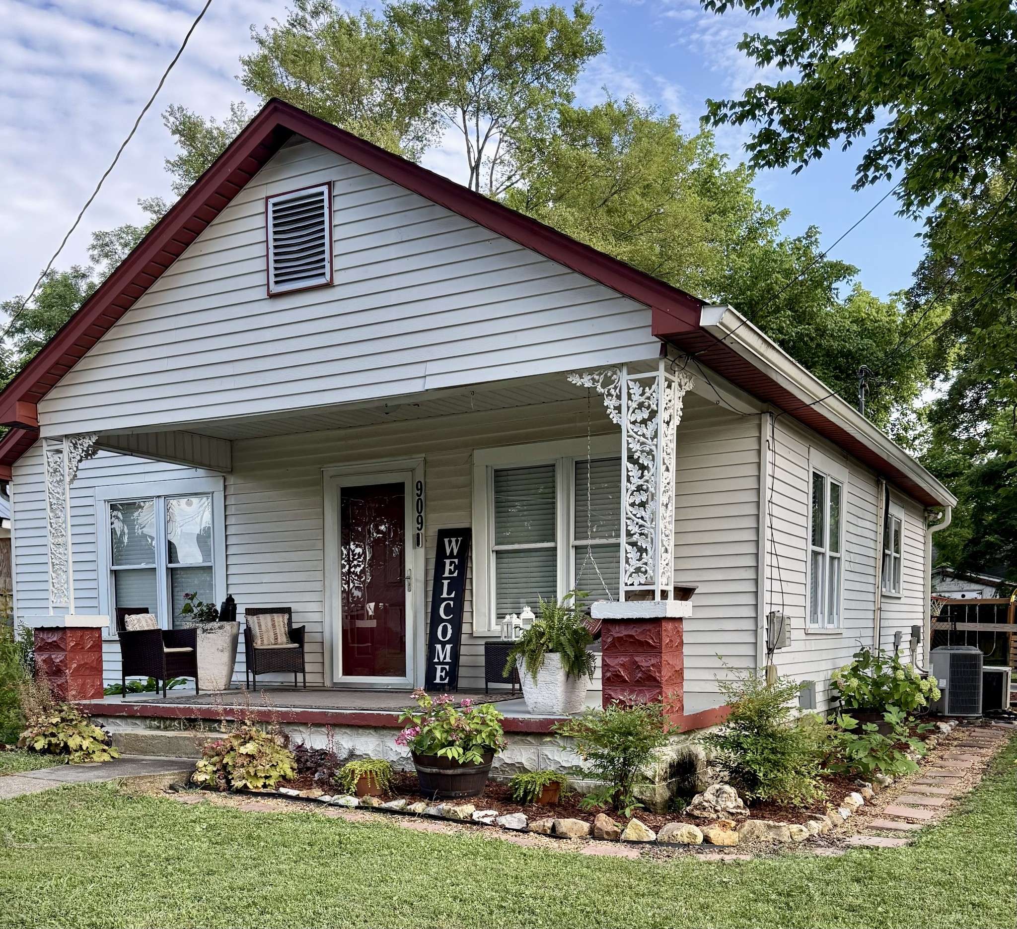 Dickson, TN 37055,909 W 1st St