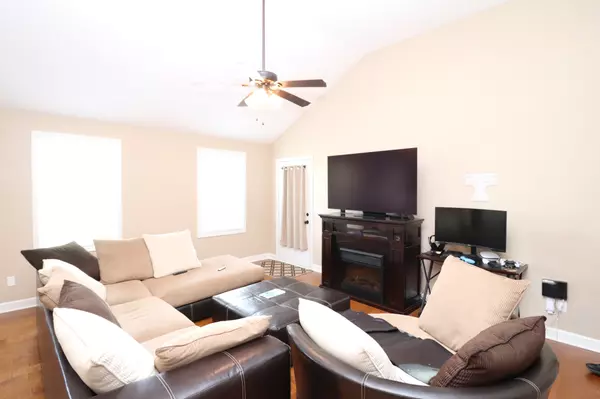 Lafayette, TN 37083,120 Mai Ridge Ln