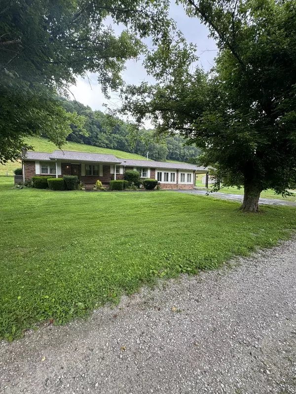 3911 Old Bottom Rd, Lafayette, TN 37083
