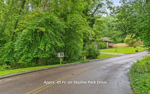 Signal Mountain, TN 37377,837 Skyline Park Drive