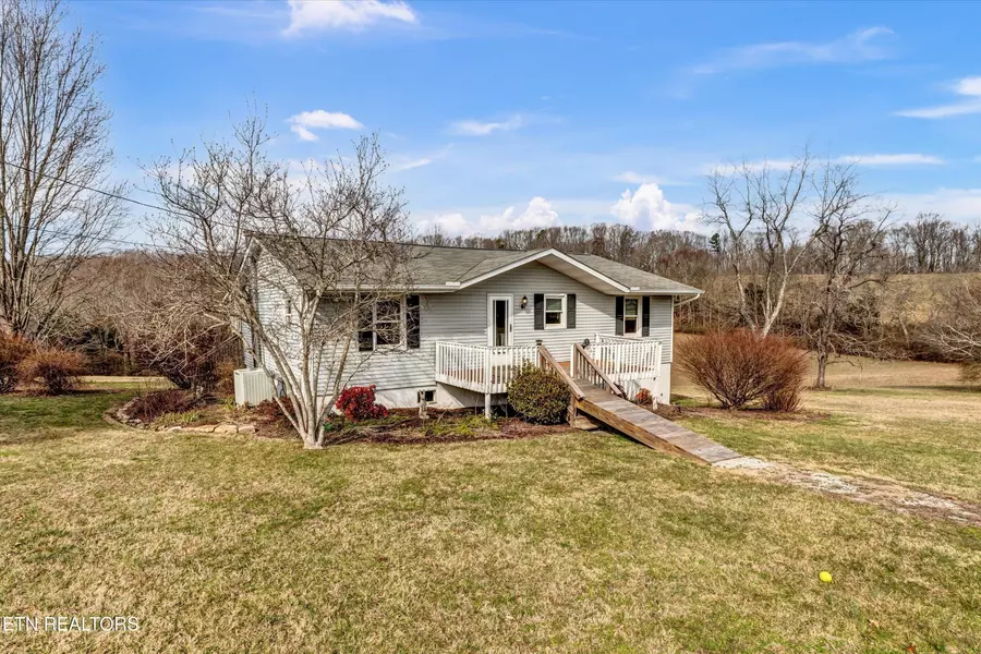 6715 Happy Hollow Rd, Lenoir City, TN 37771